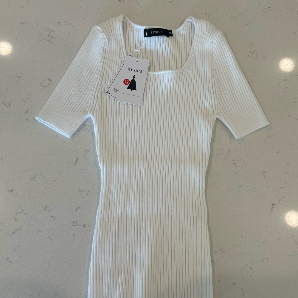 NWT ZESICA Short Sleeve Square Neck Ribbed Knit top Size M